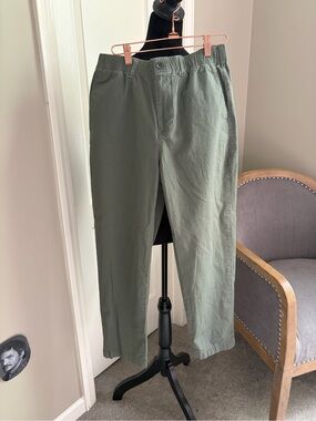 GAP Women's Cropped Straight-Leg Pants in Olive Green